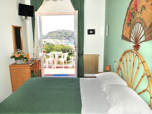 Double Room | In-room safe, individually decorated, desk, free WiFi