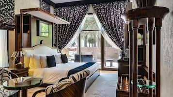 Een minibar, een kluis op de kamer, individueel gedecoreerd