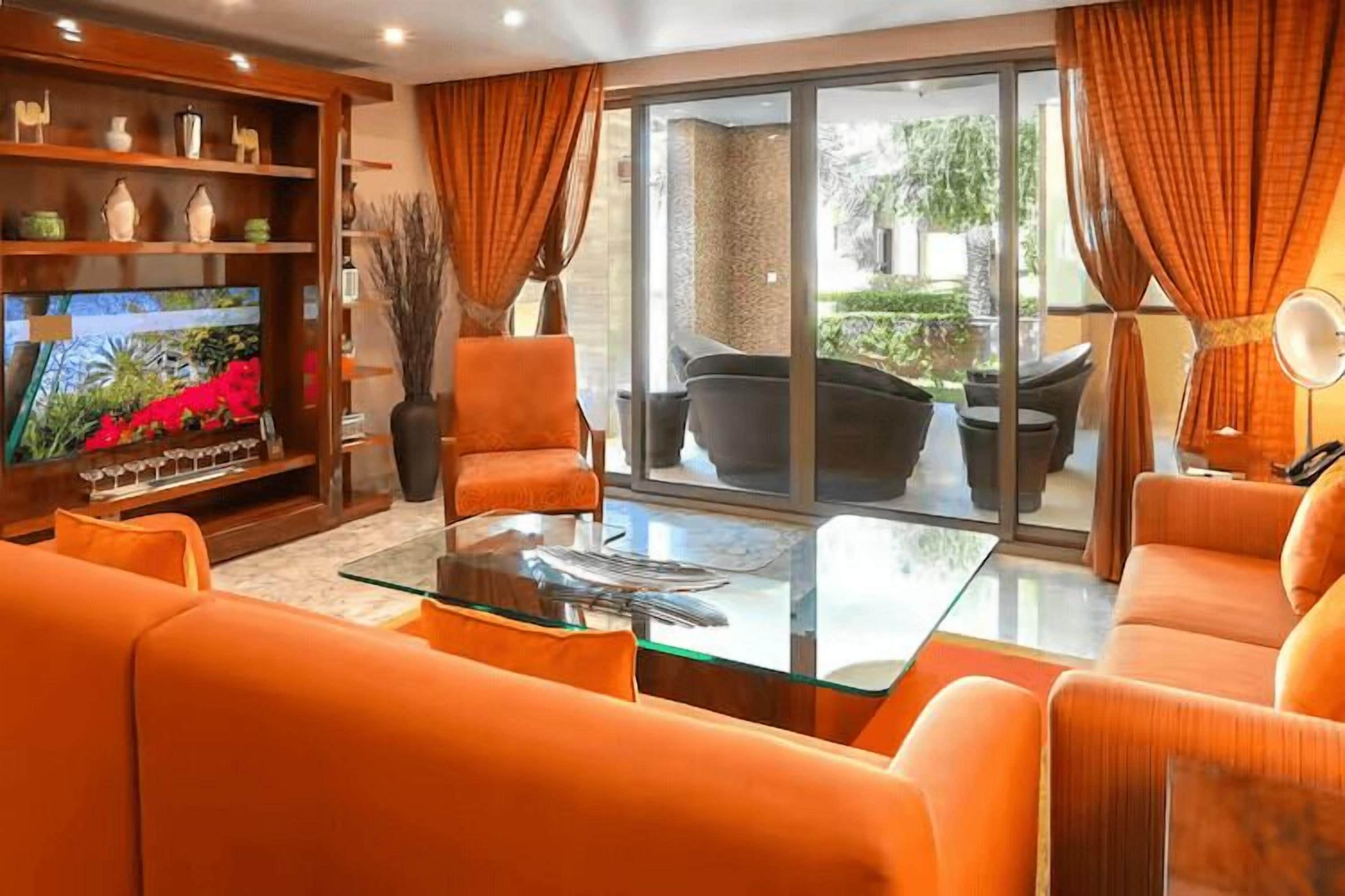 Vila real | Frigobar, cofres nos quartos, individualmente decorados