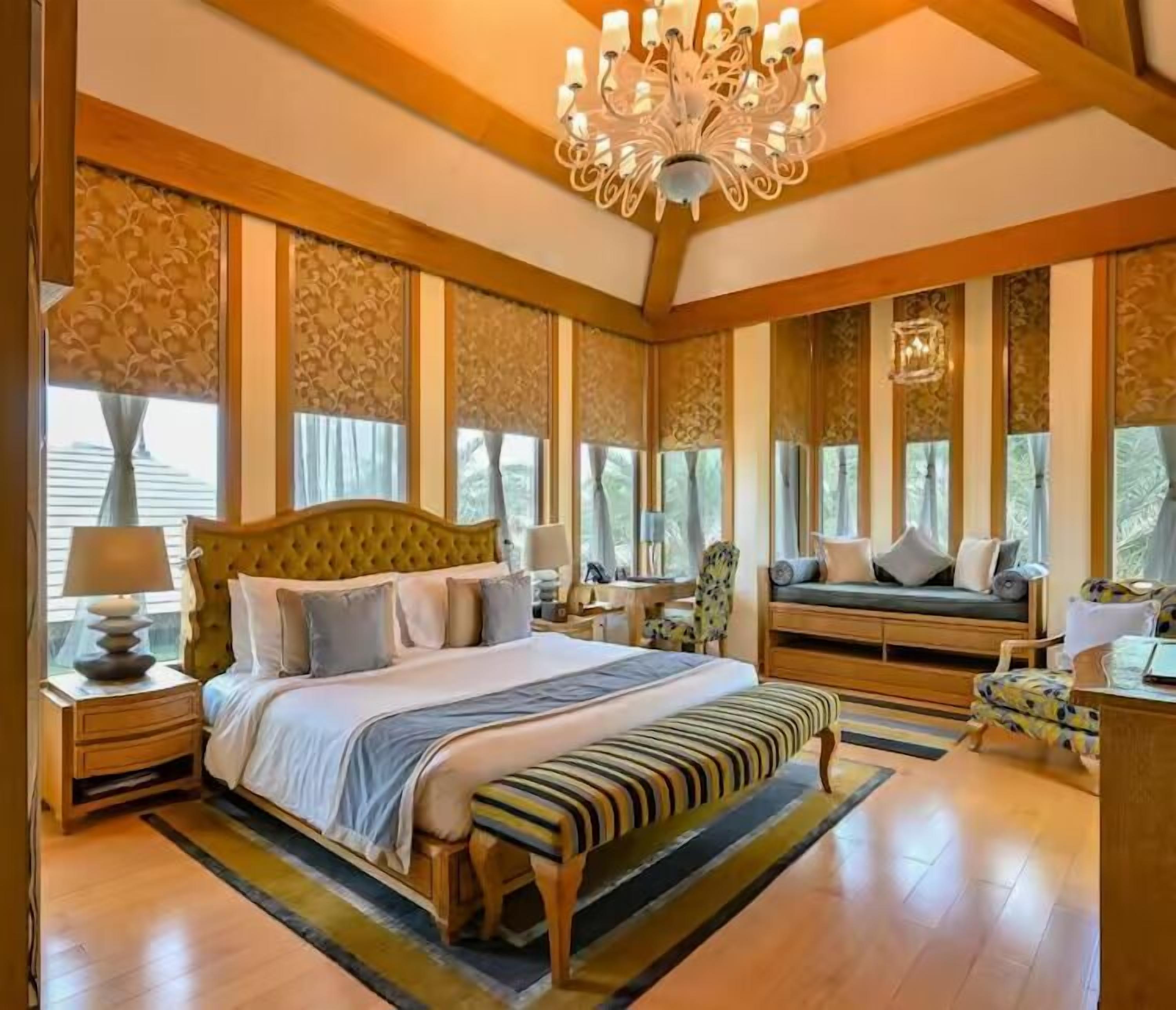 Minibar, caja de seguridad en la habitación y decoración personalizada 