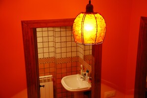 House, 2 Bedrooms, Mountain View | Bathroom