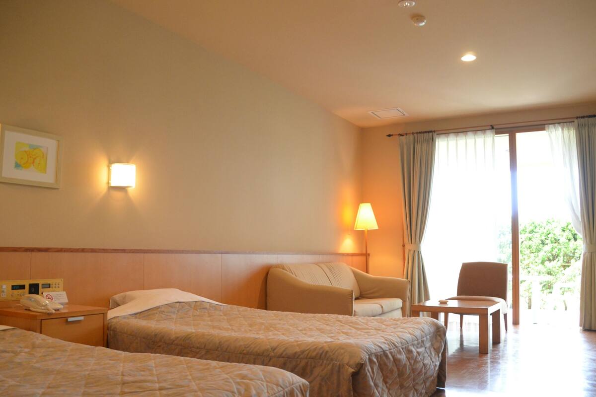 In-room safe, free WiFi