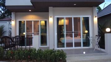 In-room safe, desk, soundproofing, free WiFi