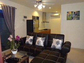 デラックス ヴィラ 2 ベッドルーム | リビング エリア | 液晶テレビ