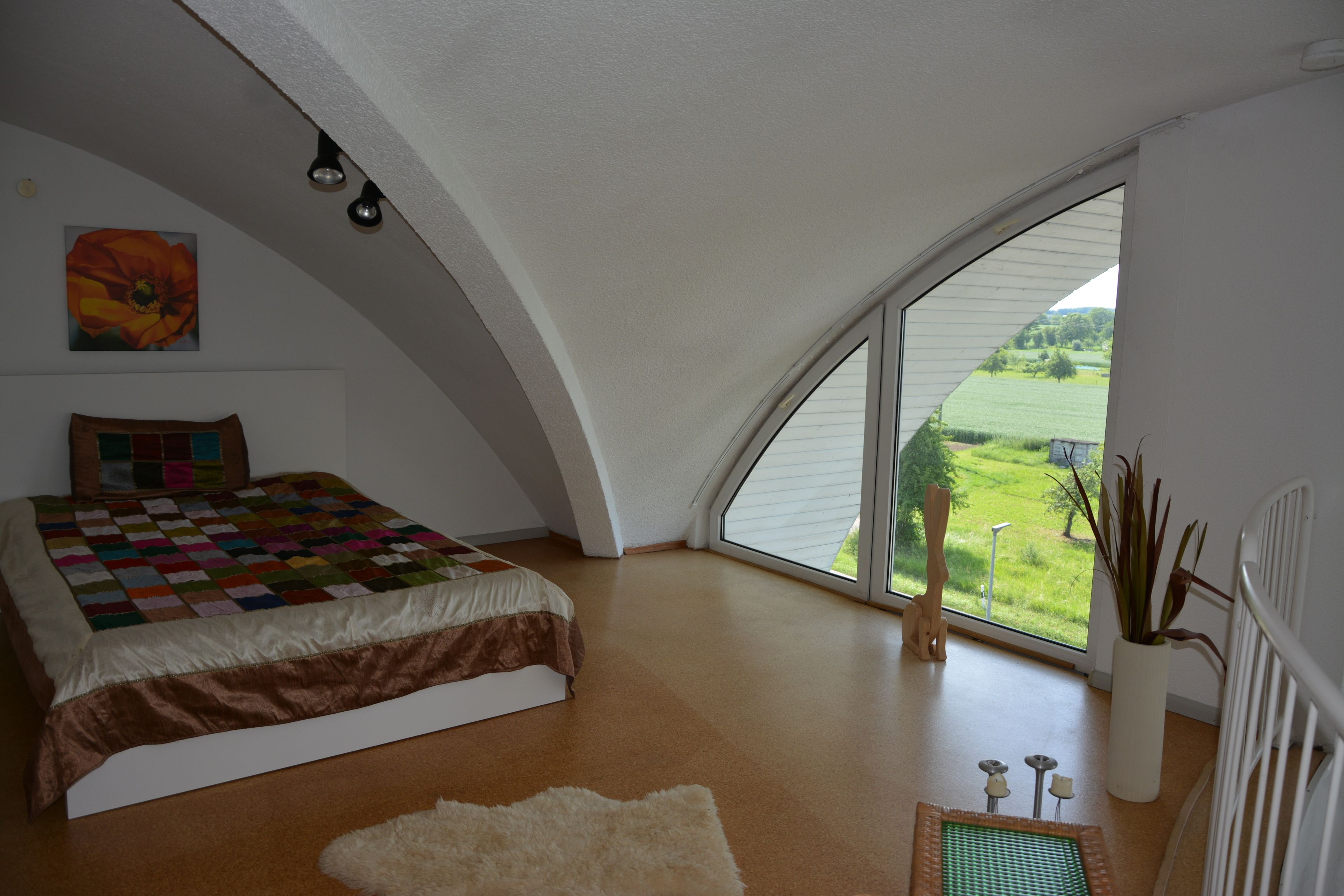 Individuell dekoriert, individuell eingerichtet, schallisolierte Zimmer