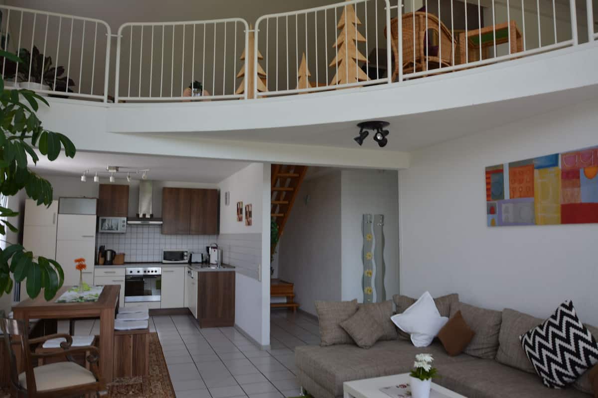 Habitacions insonoritzades, planxa i posts de planxar i wifi gratuïta 