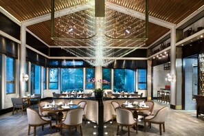 2 restaurants, breakfast, lunch, dinner served; Chinese cuisine - Jinji Lake Grand Hotel (Suzhou)