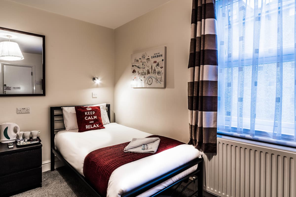 Single Room, Private Bathroom