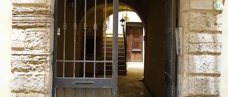 EntrĂ©e de lâhĂ©bergement