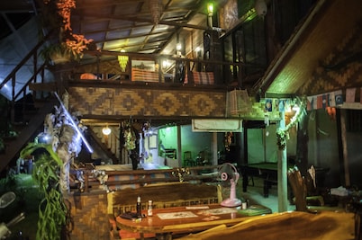 The Lazy Bar And Guesthouse