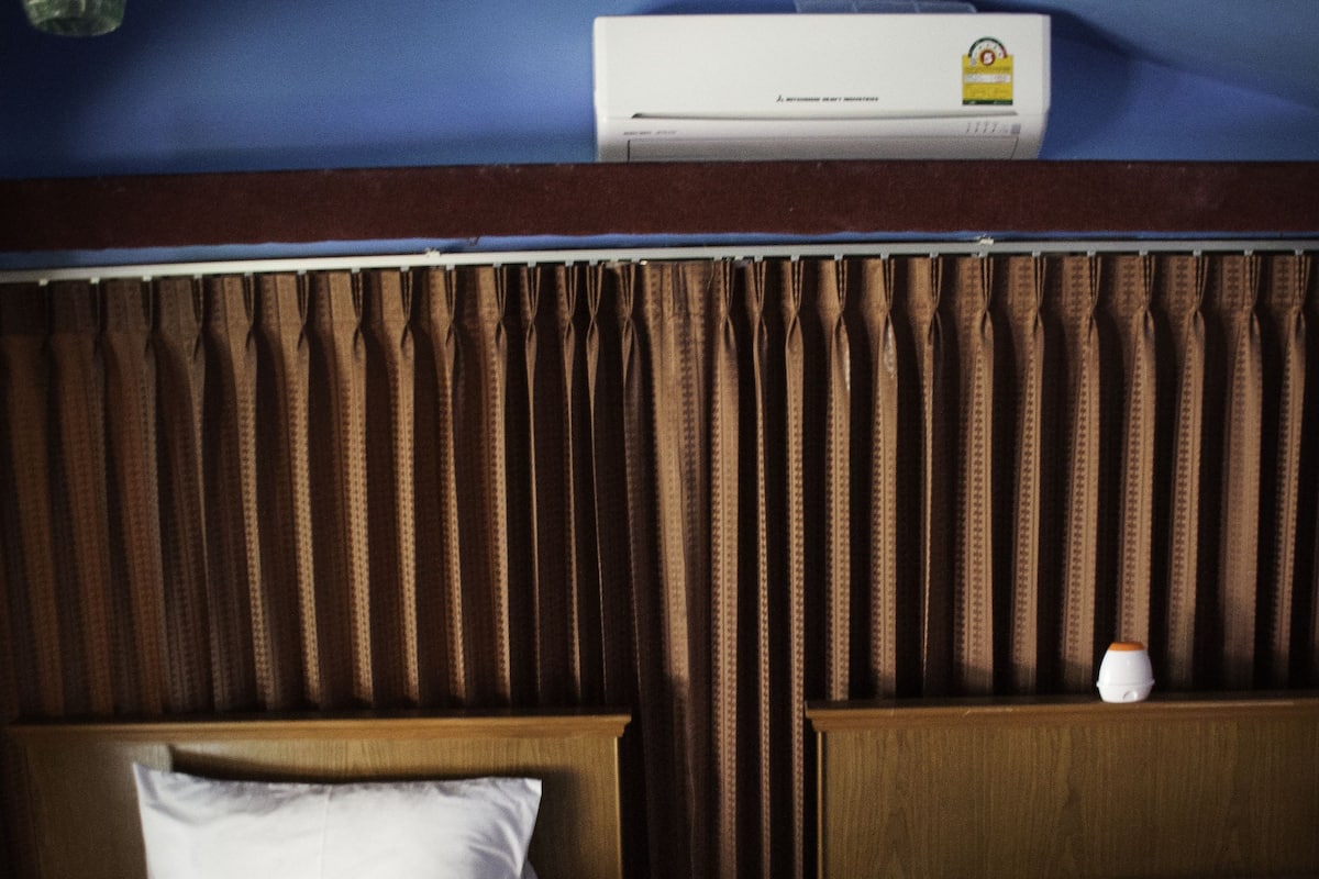 Basic Double Room Single Use, 2 Single Beds, Non Smoking | Free WiFi, bed sheets