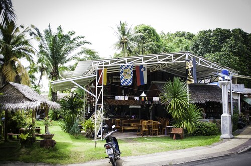 The Lazy Bar And Guesthouse