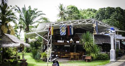 The Lazy Bar And Guesthouse
