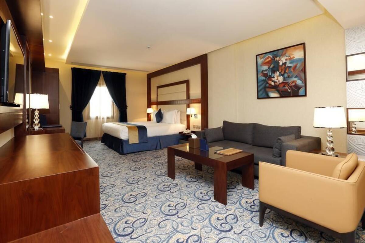 Deluxe Room | Minibar, in-room safe, blackout drapes, iron/ironing board (on request)