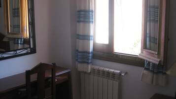 Literie de qualité supérieure, bureau, rideaux occultants, Wi-Fi gratuit