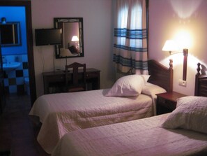 Literie de qualité supérieure, bureau, rideaux occultants, Wi-Fi gratuit