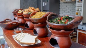 Frokost, lunsj og middag serveres