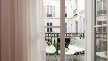2 bedroom apartment in a quiet courtyard with balcony - 60m2 | 露台/庭院