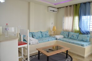 Studio (Yasmina) | Area keluarga | TV layar datar