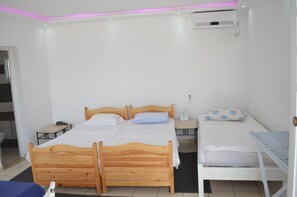 Caja de seguridad en la habitación, cortinas blackout y insonorización 