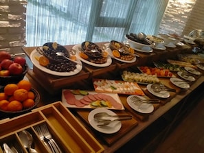 Breakfast buffet - Samsun Kapris Hotel (Samsun)