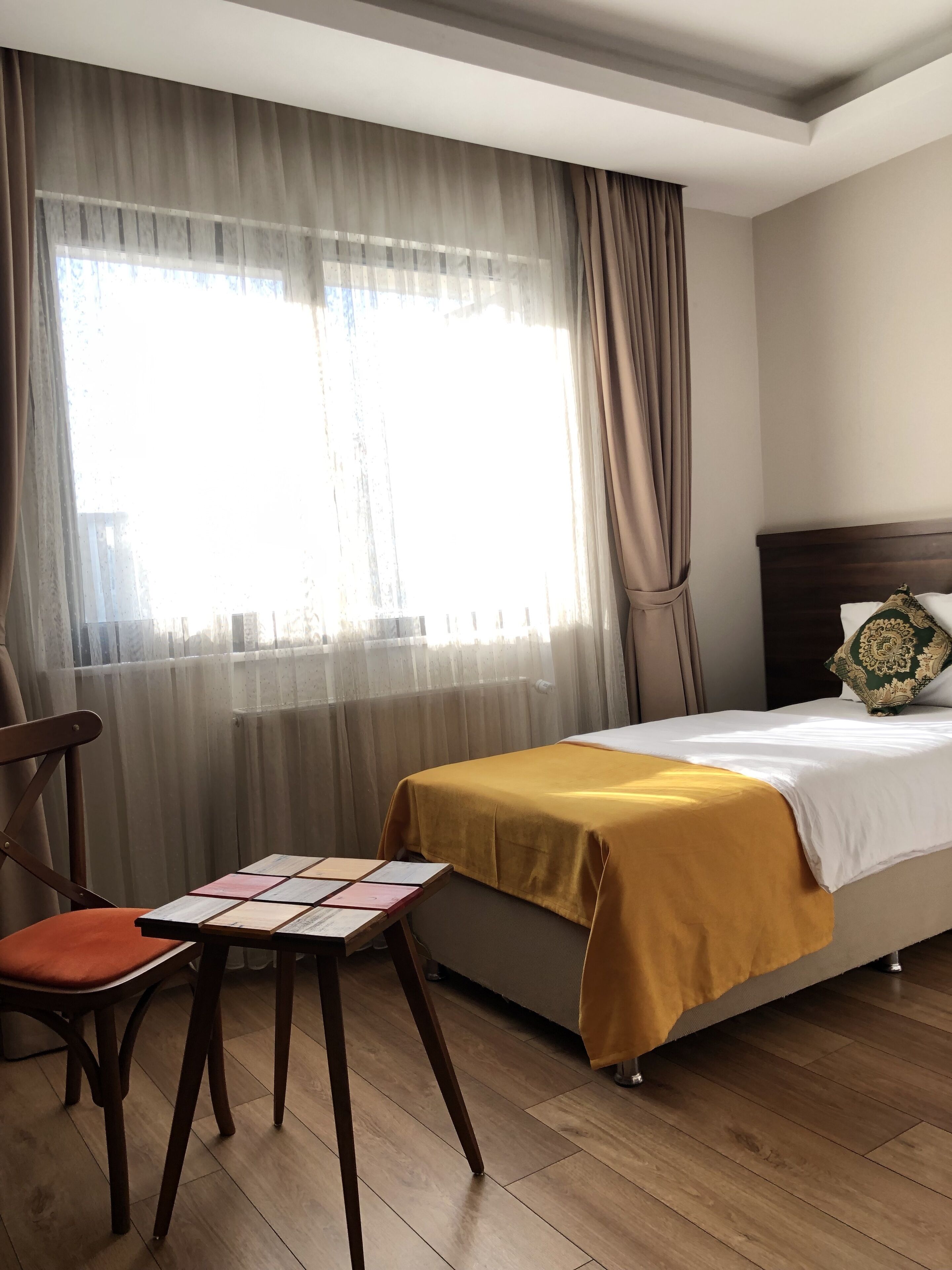 Standard Room, City View | Minibar, in-room safe, blackout drapes, soundproofing