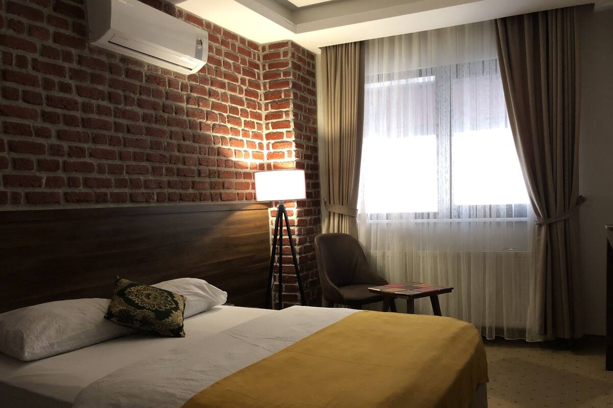 Standard Room, City View | Minibar, in-room safe, blackout drapes, soundproofing