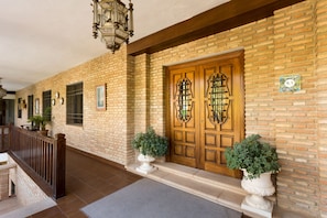 Property entrance - Hotel Riad Arruzafa (Córdoba)