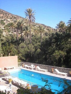 Outdoor pool, a natural pool - Hôtel Restaurant Tifrit (Aqesri)