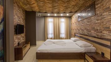 Superior Suite | Minibar, in-room safe, soundproofing, rollaway beds