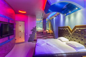 Superior suite, bubbelbad | Een minibar, een kluis op de kamer, geluiddichte muren, extra bedden