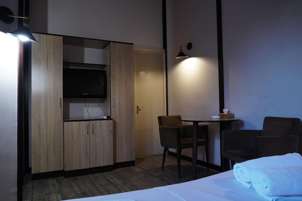 Habitación doble económica | 2 habitaciones, ropa de cama de alta calidad y minibar