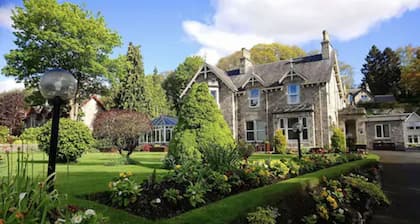 Claymore Guest House and Apartments