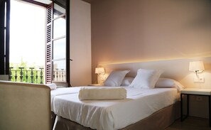 ตู้นิรภัยในห้องพัก, โต๊ะทำงาน, ผ้าม่านกันแสง, Wi-Fi ฟรี