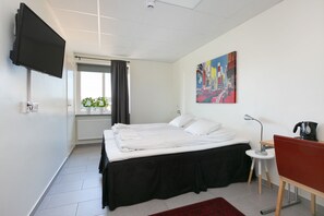 Double Room | Individually decorated, blackout drapes, cribs/infant beds - Kalmar Hotell (Kalmar)