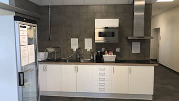 Kühlschrank, Mikrowelle, Wasserkocher