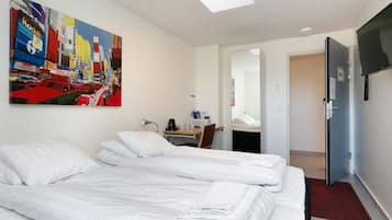 1 bedroom, individually decorated, blackout curtains, cots/infant beds