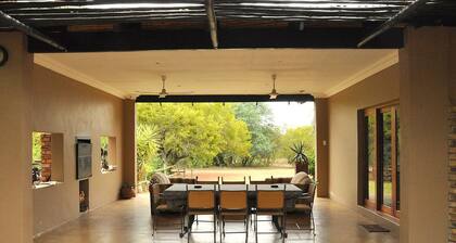 Ukutula Lodge & Game Reserve