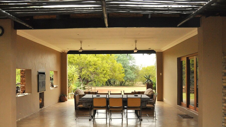 Ukutula Lodge & Game Reserve