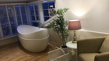 Heather Honey | Deep-soaking bathtub