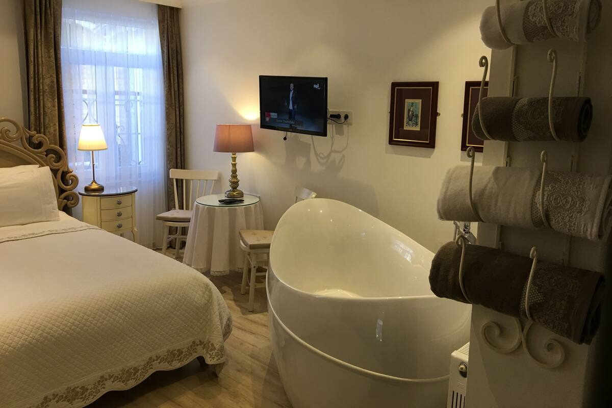 Bureau, chambres insonorisées, Wi-Fi gratuit, draps fournis