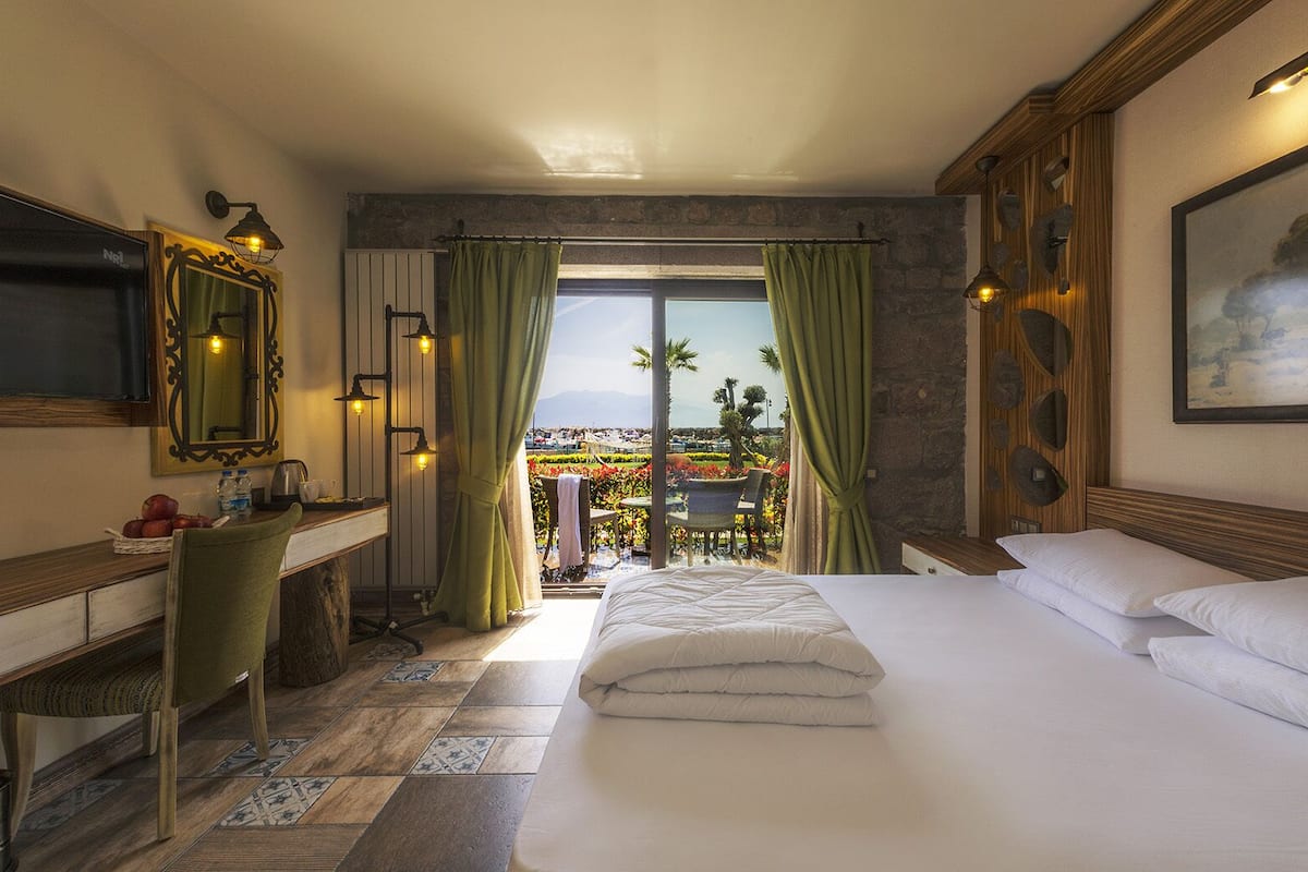 superior double or twin room, sea view | 2 bedrooms, minibar, in-room safe, desk