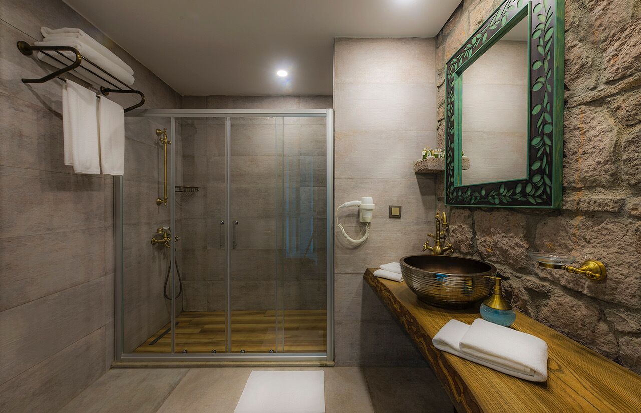 2 bedrooms, minibar, in-room safe, desk