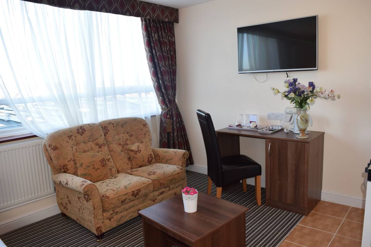 In-room safe, desk, iron/ironing board (on request), WiFi (free)
