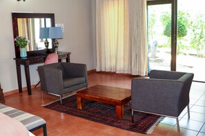 Deluxe Room | Minibar, in-room safe, desk, blackout drapes - Thaba Legae Guest Lodge (Rustenburg)