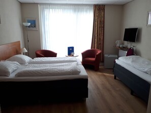 Triple Room, Terrace | In-room safe, individually furnished, desk, blackout drapes - Hotel De Dennen (Egmond aan Zee)