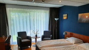 Comfort-Doppelzimmer | Zimmersafe, Schreibtisch, Verdunkelungsvorhänge, schallisolierte Zimmer