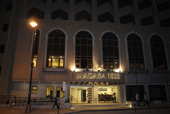 Front of property – evening/night - Madaba 1880 Hotel (Madaba)