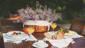 บริการอาหารเช้า อาหารกลางวัน อาหารเย็น, อาหารนานาชาติ