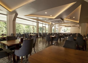 Breakfast, lunch, dinner served; international cuisine - Hanedan Suit Hotel (Ardesen)